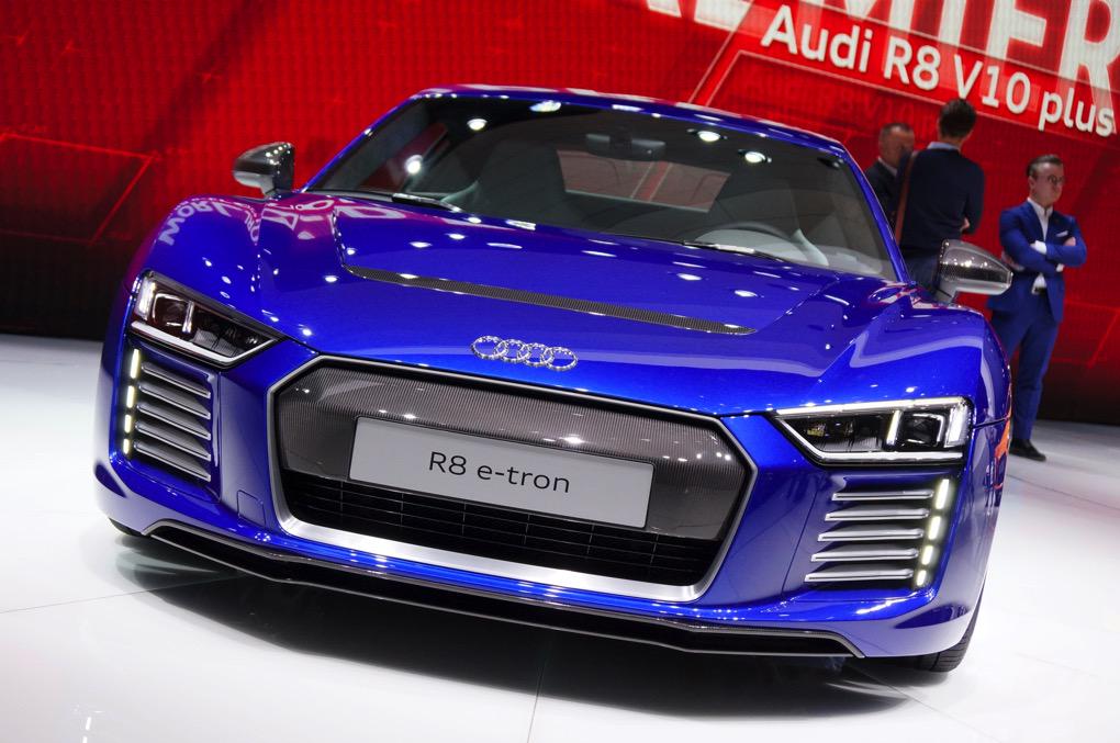 AudiNation's tweet photo. Audi R8 e-tron. #audi #r8 
pc-theverge http://t.co/vAhCV2JeUL