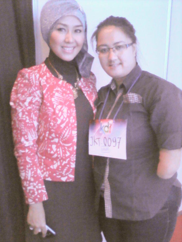 lilis_karnita's tweet photo. Hatur nuhun tth gita anu geulis...sukses selalu buat tth http://t.co/9uhzyamW6r
