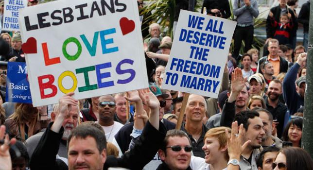 A3Noticias's tweet photo. Obama urge al Tribunal Supremo a legalizar el matrimonio homosexual http://t.co/w6XqOPUplh http://t.co/FxGLjwZWzi