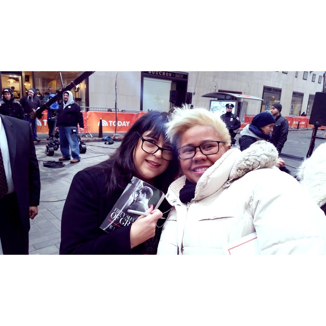  Happy birthday to my favorite  author, God bless you. I love you thank you for make my life better. 