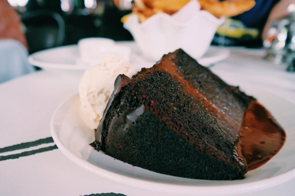 sheiladaisha's tweet photo. Chocolate Cake sebesar Gunung Kelud at PS Cafe. My stomach is a happy stomach. #yoursingapore #letsgetspoilt http://t.co/frgrGroQqO