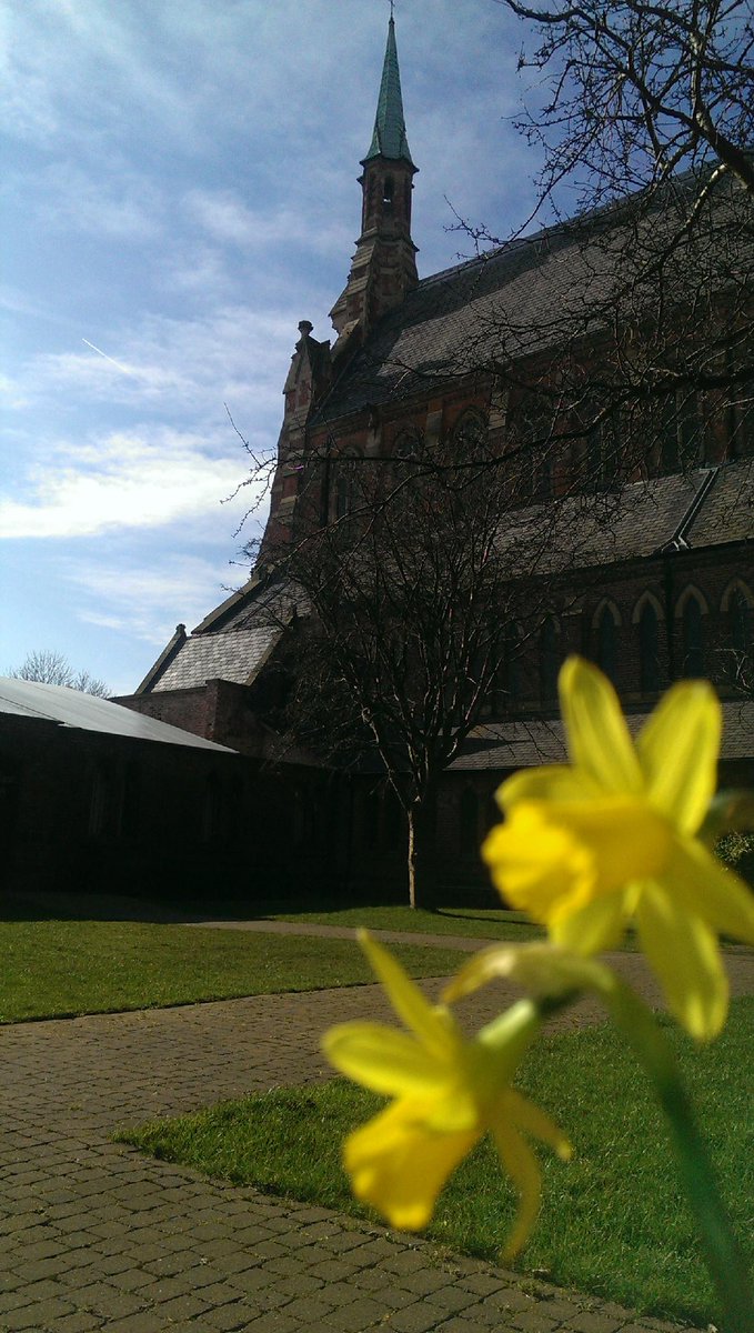 #SpringTime @gortonmonastery captured by @simonmccole, who else has stunning a #monasterypic to share? #manchester