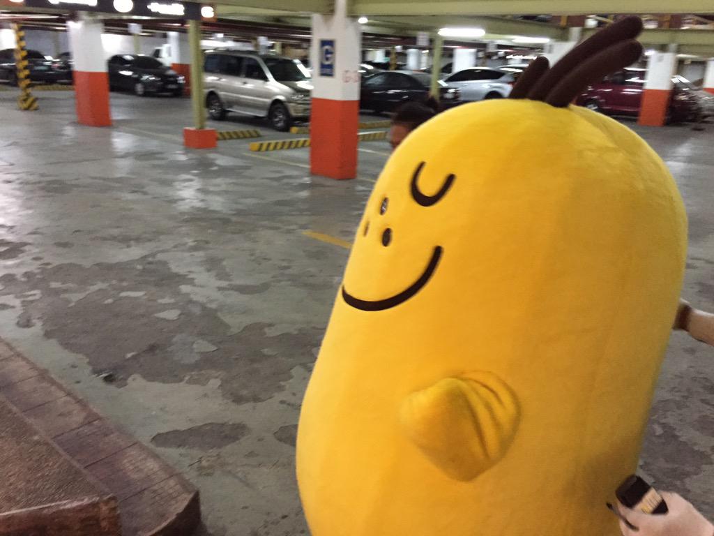 Thesmartcrab's tweet photo. #PotatoInTheCity waiting for the spudmobile. http://t.co/Ce3ts5gecM