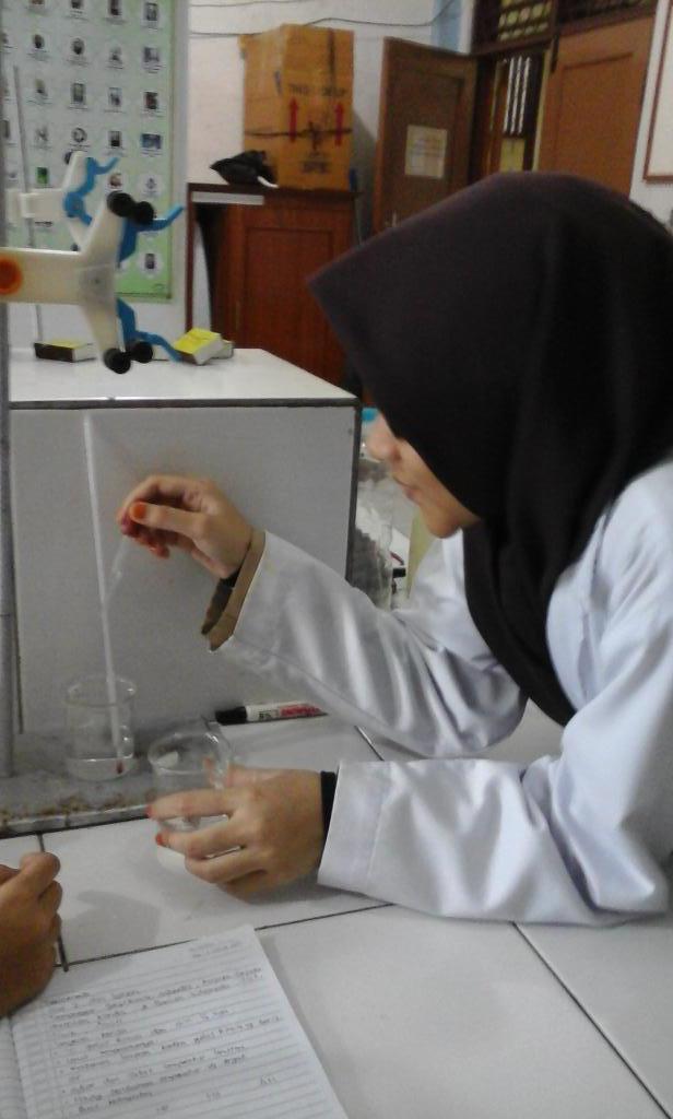 kir_mandapa's tweet photo. serunya praktikum hari ini ^^ nyesel yg ga ikut http://t.co/pcuuP8Gr20