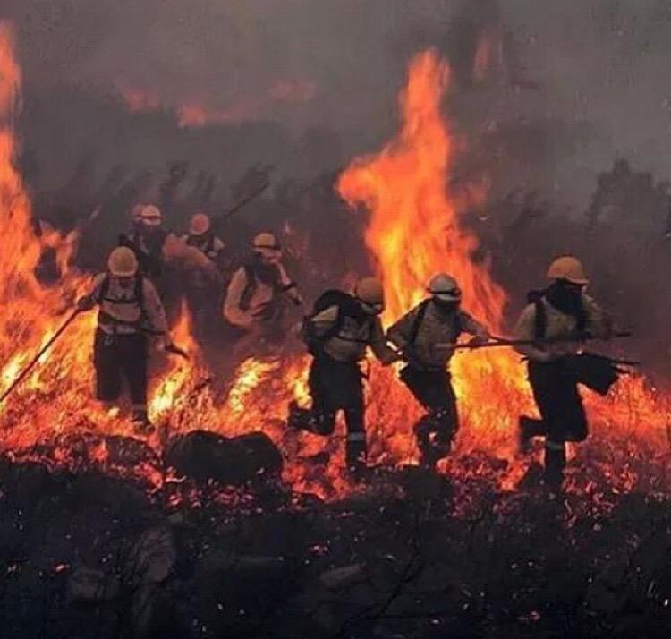 Огненный смерч фото. Keeping the fire. Fire перевод на русский. Keeping in fire. Группа x:in нова.