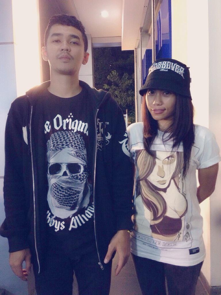 #BDGPRIDE #CrossOverMerch ga sengaja pake brand yang sama bareng temen seperjuangan <a href="/alfinshol/">Alfin Sholeh</a> cc @CrossoverMrch