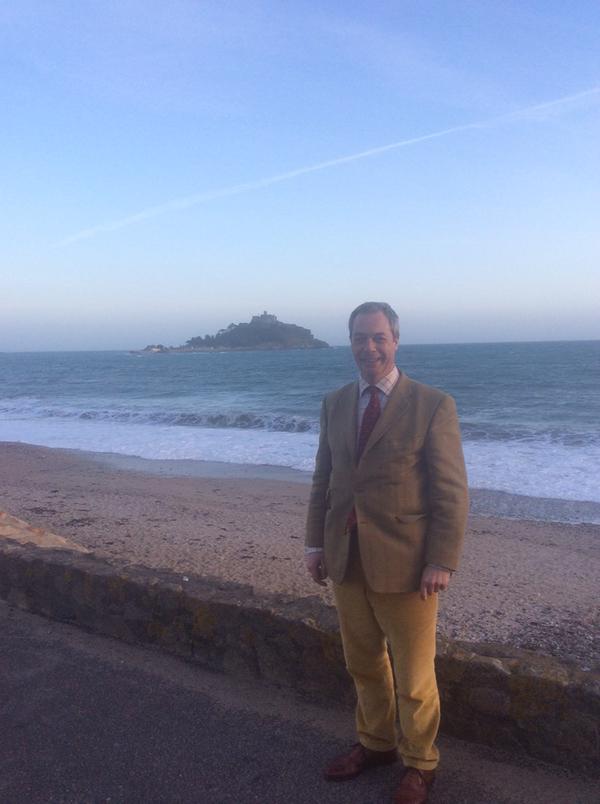 StMichaelMount's tweet photo. Can anyone name what's in front of me in this picture? http://t.co/XlNFTnIZ72