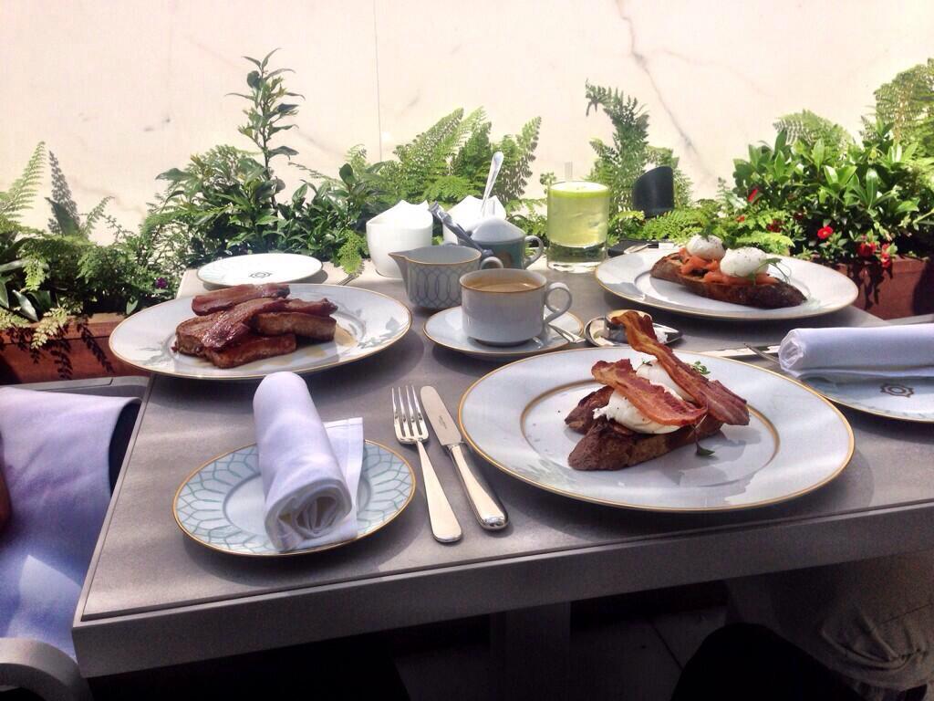 sam_vincey's tweet image. Brunch on the Terrasse, Spring is here :-) #springmenu #springcocktail #newwine #mothersday @PandoraSkies