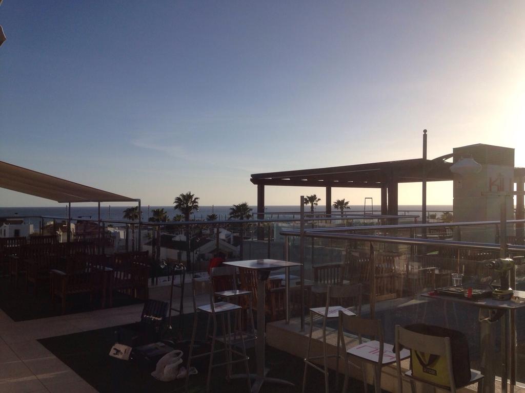 JaviFaneca's tweet photo. Esta tarde inauguración @KIUTERRAZA  te esperamos chic@s cafe,pastelitos,copas,cócteles,música y el mejor ambiente... http://t.co/V35kRhoZwS