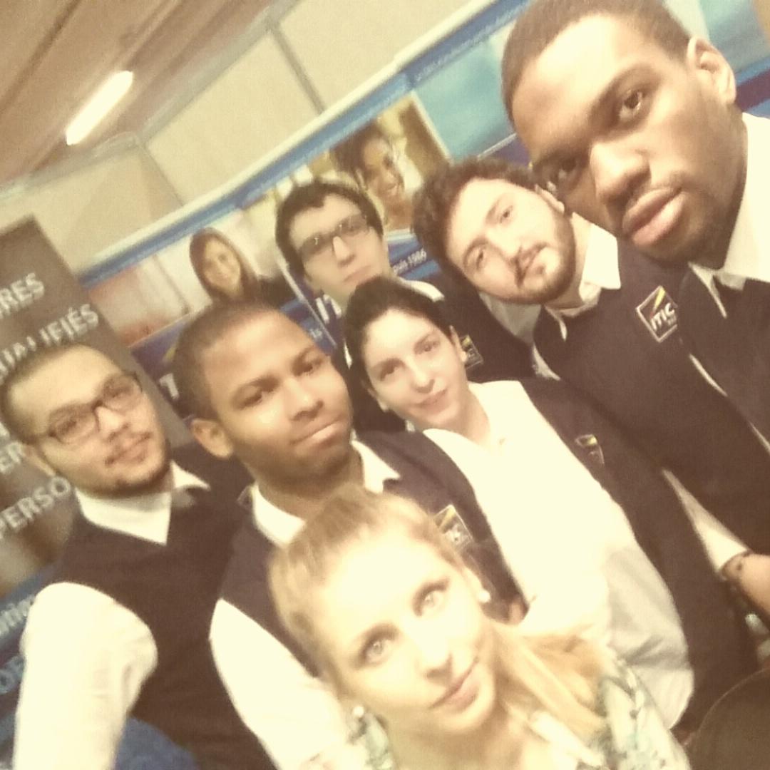 bdemitic's tweet photo. Retrouvez une partie du STAFF au salon de l'Etudiant à Porte de Versailles 
#bdemitic #selfie #iticparis #exposants http://t.co/21Bk3pdssR