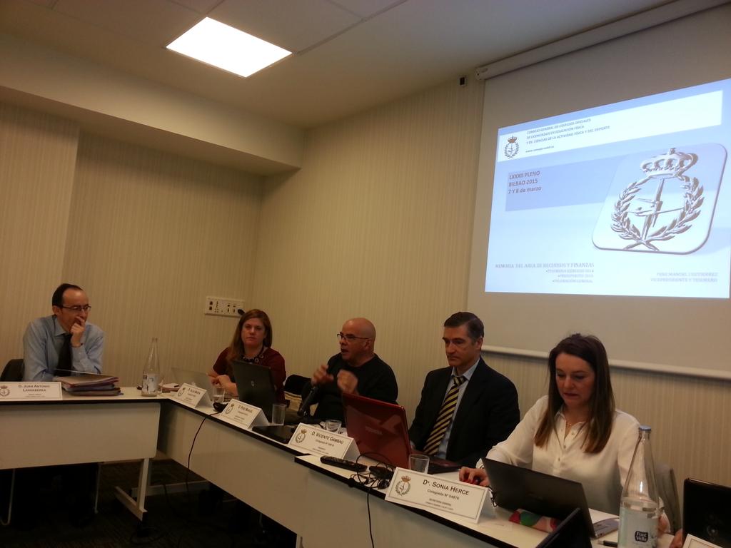 ConsejoCOLEF's tweet photo. Aprobado el balance de cuentas 2014, presentado por Pere Manuel, vicepresidente y tesorero. #COLEFBilbao2015 http://t.co/ZZh845ye96