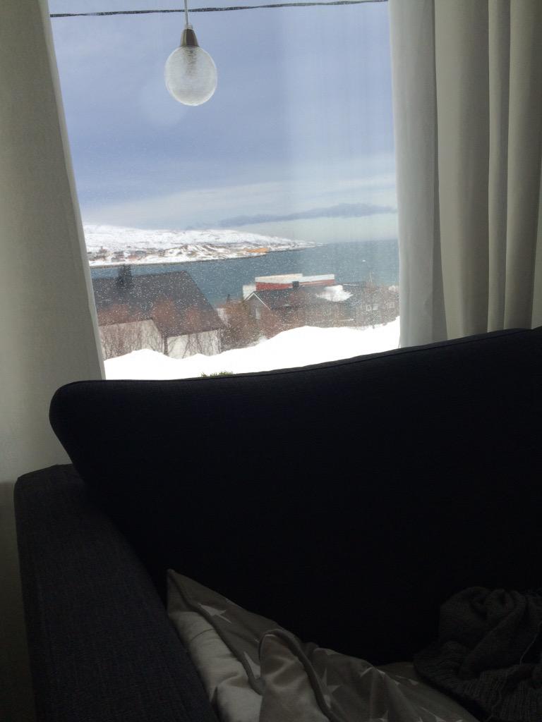 irlfake's tweet image. A TINY BIT LIGHT OUTSIDE DONT YOU THINK