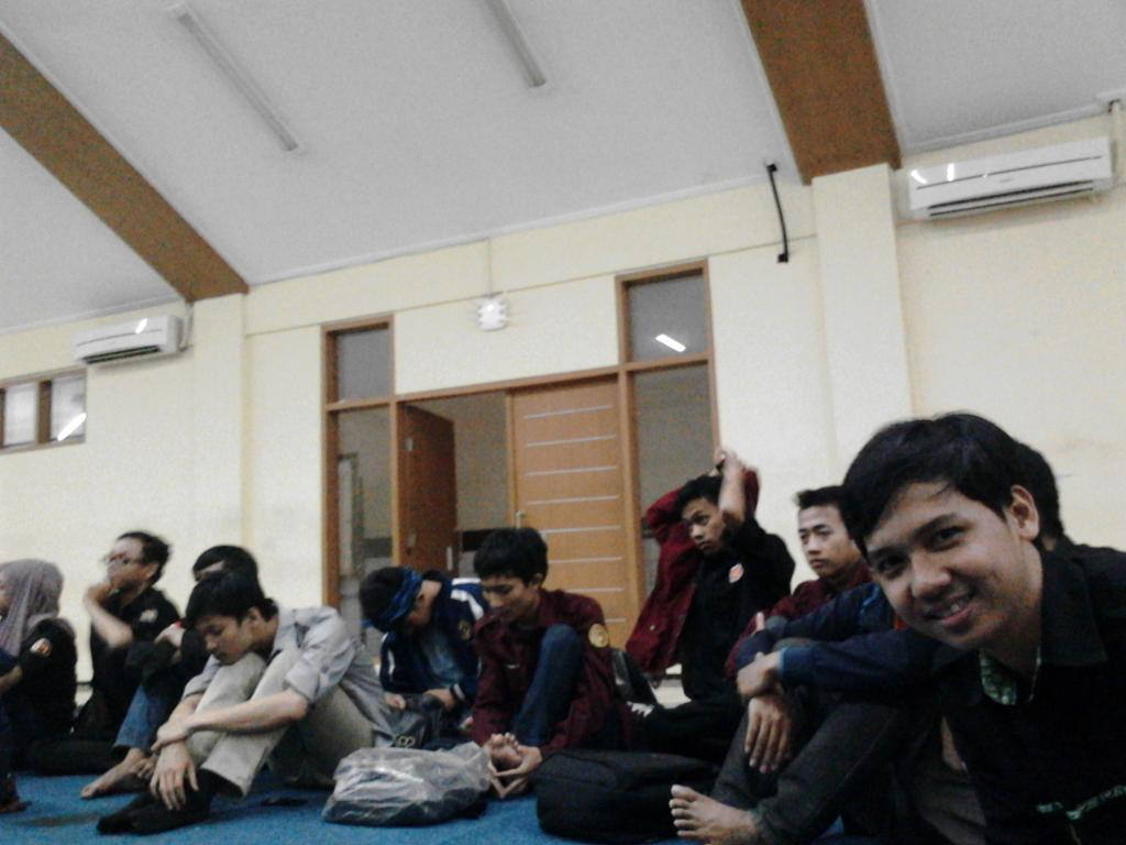 UKMKABAYAN's tweet photo. Aduhh kang @kurniawaneskael hoyong eksis waenyaa -- :D http://t.co/cGNSNmnqFS