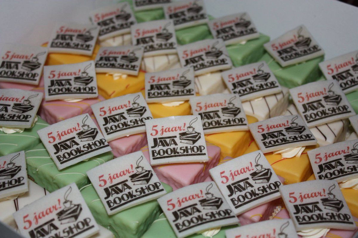 Hoera!! De Java Bookshop bestaat 5 jaar. Kom gezellig langs voor een gebakje op de eerste dag van de Boekenweek!