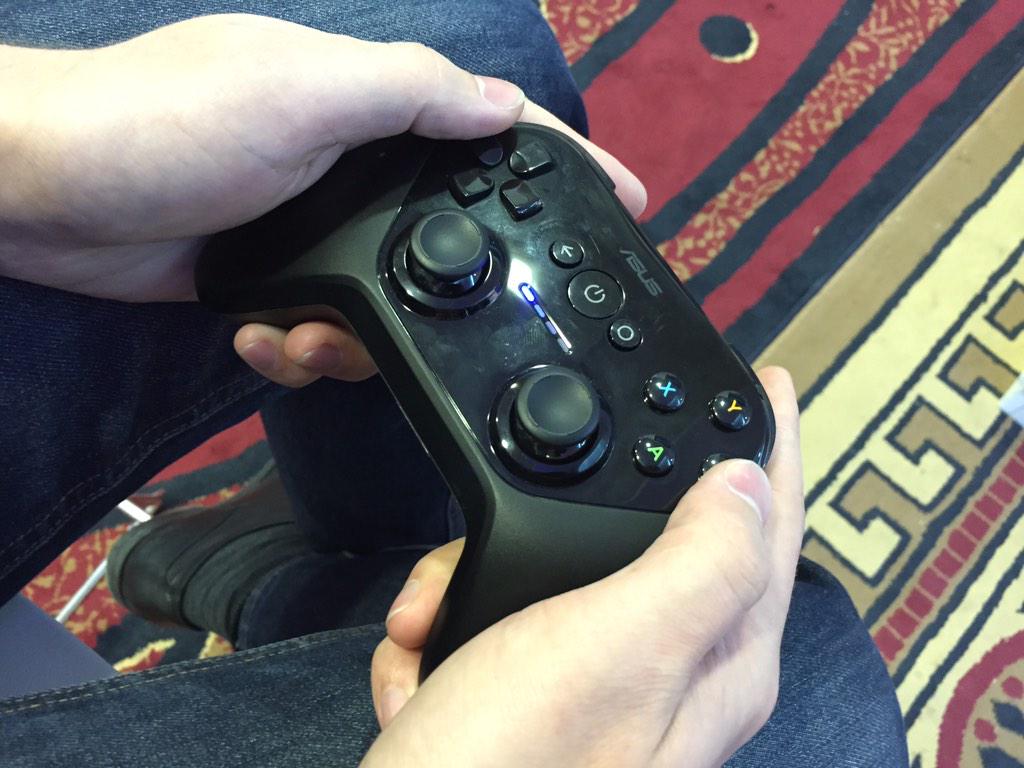 Frandroid's tweet image. La Nexus Player ne bug plus désormais, Android TV semble être prêt. Cc @ph0b @intel #droidconTunisia