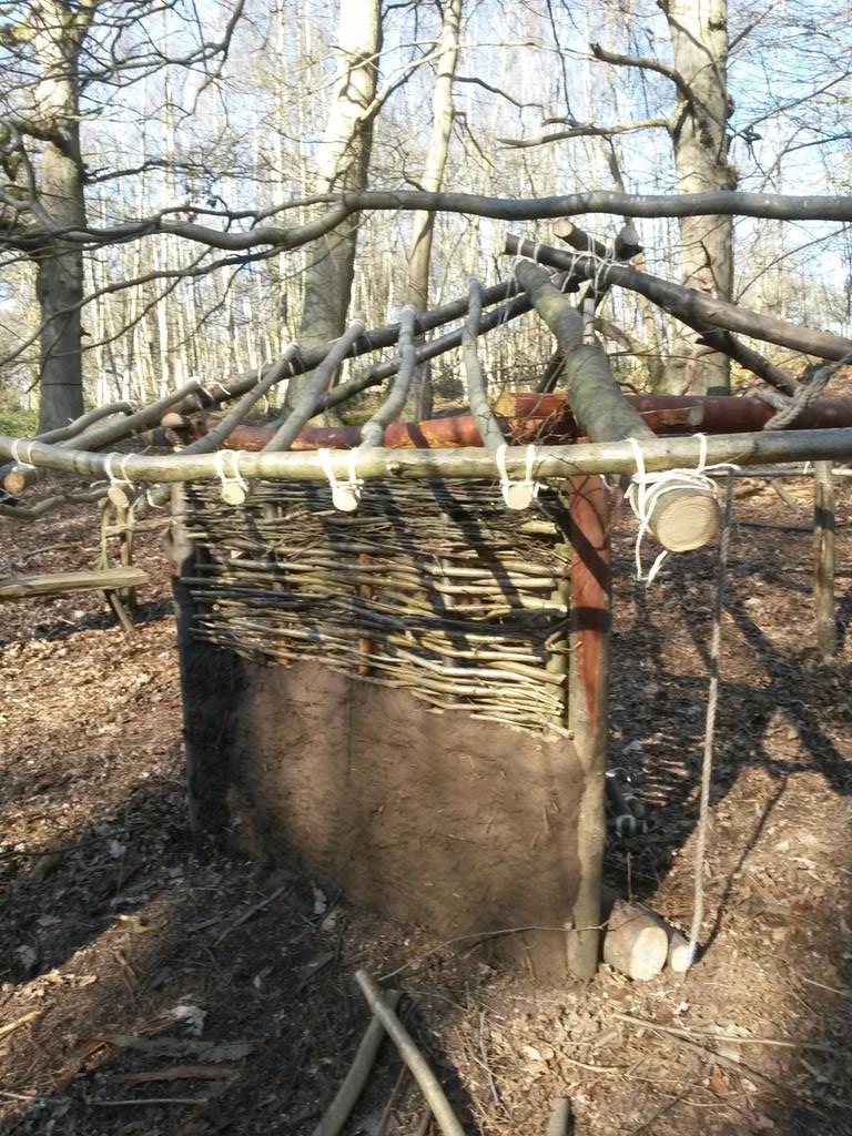 Amia_Cat's tweet photo. Had an amazing 2 days with @PatrickGreenbow building a beautiful roundhouse. Many new skills &amp; stacks of #inspiration http://t.co/NAgdkbIrLx
