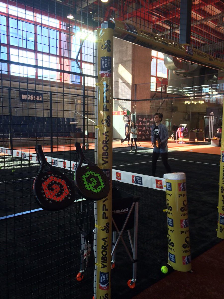 HEAD_PADEL's tweet photo. Test de palas #Graphene en #PadelProShow con @TeleMadridSat http://t.co/jdPFDBON2U