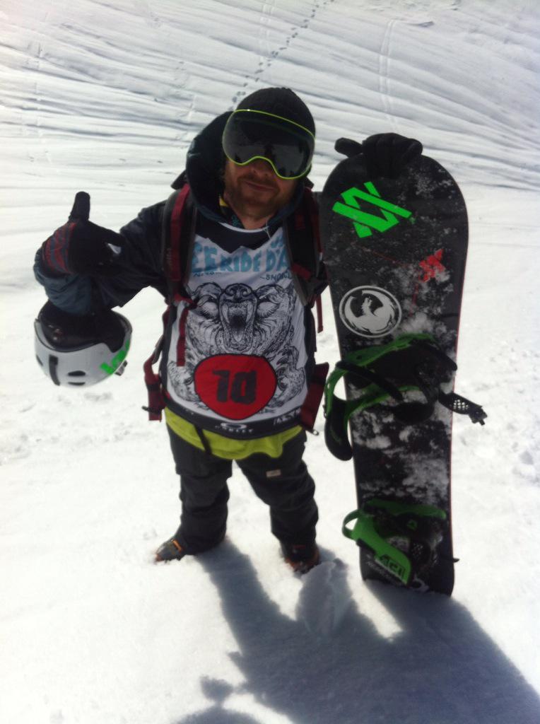 melanics_com's tweet photo. Nuestro hermano #DavidVicente tras finalizar su línea en el #FWQ 2**

c/ @Freeride_Aran @baqueira_beret #Snowboard http://t.co/Tvm6dfOpYR