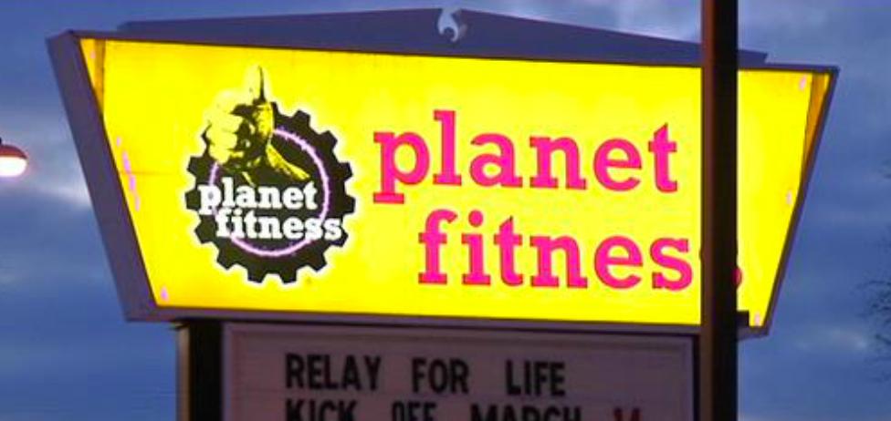 theblaze's tweet image. Woman complains about transgender person in gym locker room, gets membership revoked. theblaze.com/stories/2015/0…