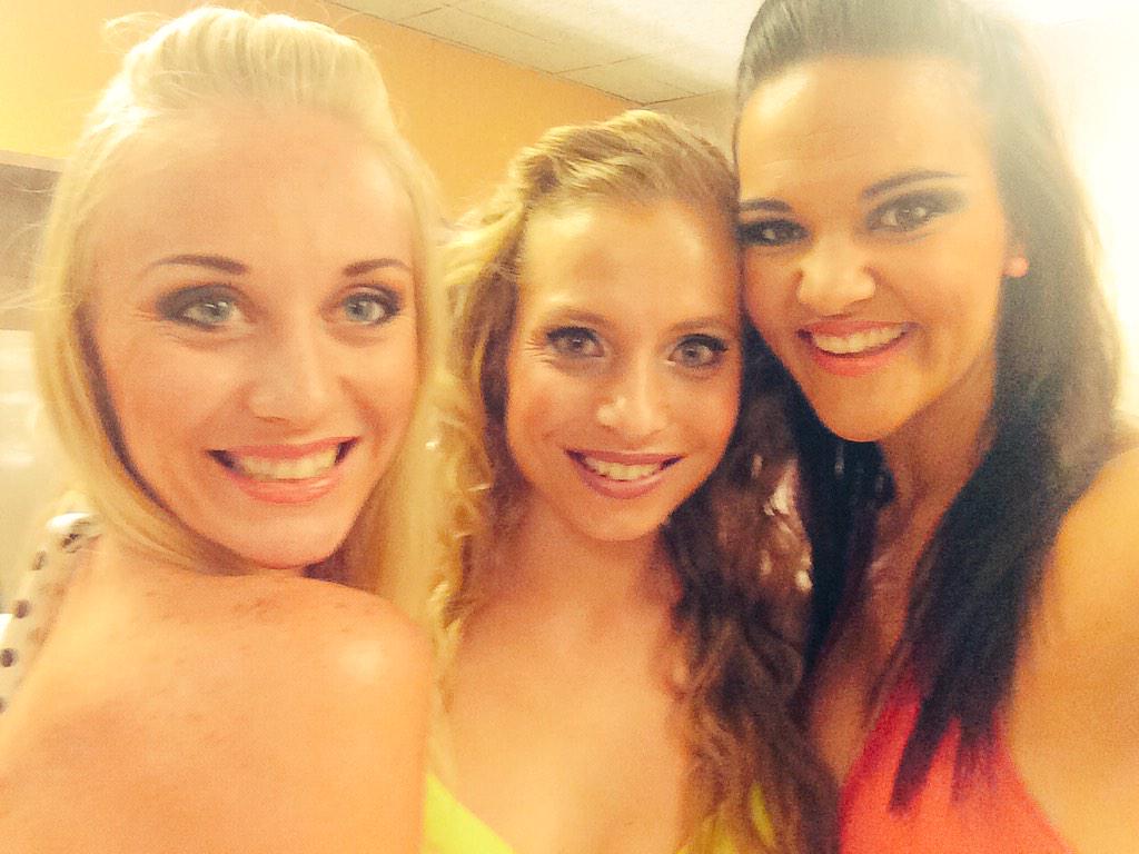 Vandag verlang ek na julle twee! Mis die geselsies en lawwigheid. Liefde in my hart! @TrixVivier <a href="/Michelleibrandt/">Michelle Pieterse</a>