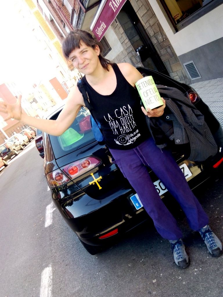 indiggato's tweet photo. @PorraBloqueo, #toaorgullosa de llevar la cami de @ofiviviendamad  y de pasar el bote xa las detenidas de #AlertaON29 http://t.co/8tRbiIMkpn