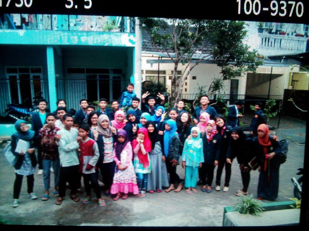 Olele34's tweet photo. Pengemas minggu kedua ceria 😘😘😘😘😘 @BEMFEBUB #inspiration2014 http://t.co/1CskLWyCt5