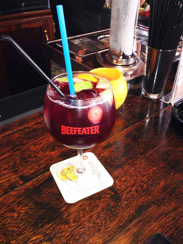 FCornerMarbella's tweet photo. Disfrutándo de un gran día... #sol #tinto #terraza http://t.co/cnbnl7mCGt