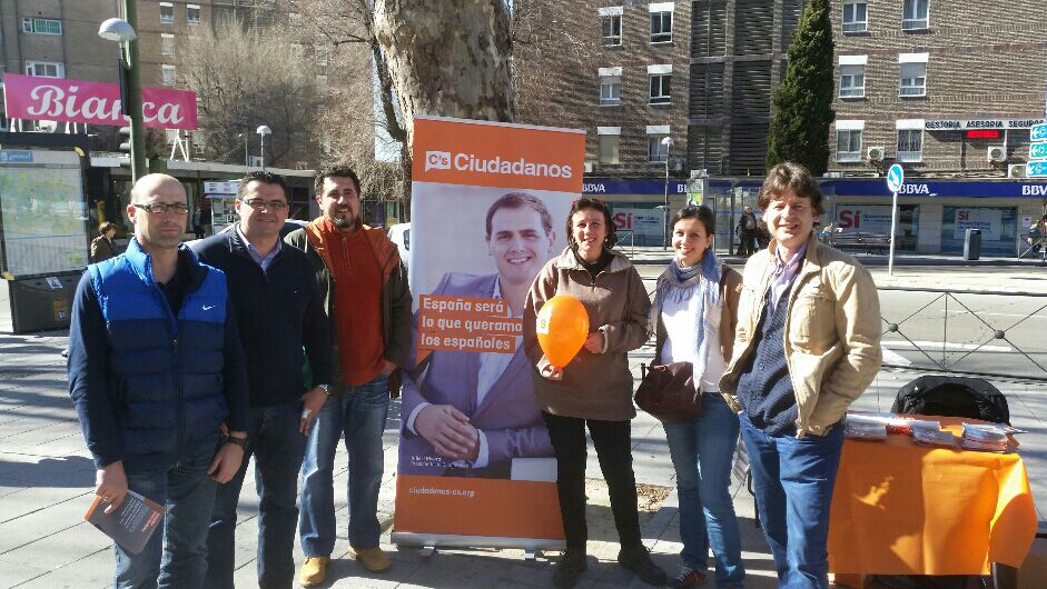 vsanmcs's tweet photo. Dando a conocer a @CiudadanosCs en #Madrid Mucha afluencia en Plaza del Encuentro a estas horas #CsMoratalaz http://t.co/UuadBZycOF