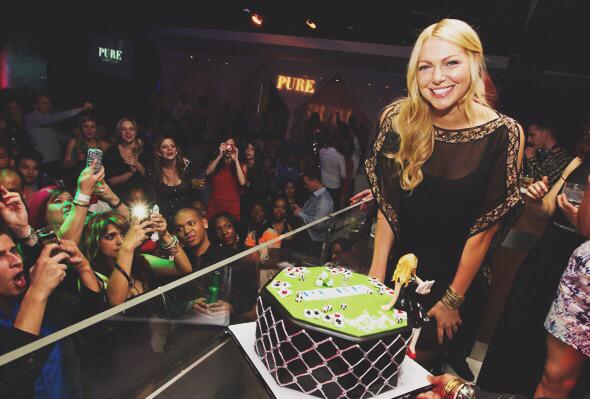 Happy birthday laura prepon, we love you! 