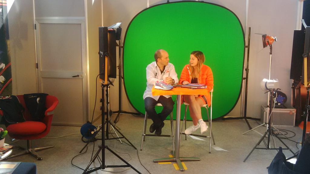 Contra_Pared's tweet photo. “@HEAD_PADEL: @alesalazar entrevistada en #PadelProShow por @padeltelevision @contrapared @padel20 http://t.co/UHMq6WVfUq”un placer tenerte