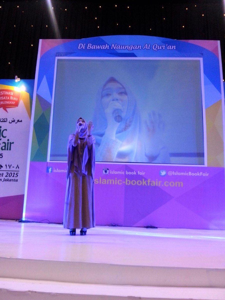 INAsheedAward's tweet photo. Spesial perform dr Sidra dgn judul alhamdulillah #INA2015 @IslamicBookFair http://t.co/crztHJA8NK