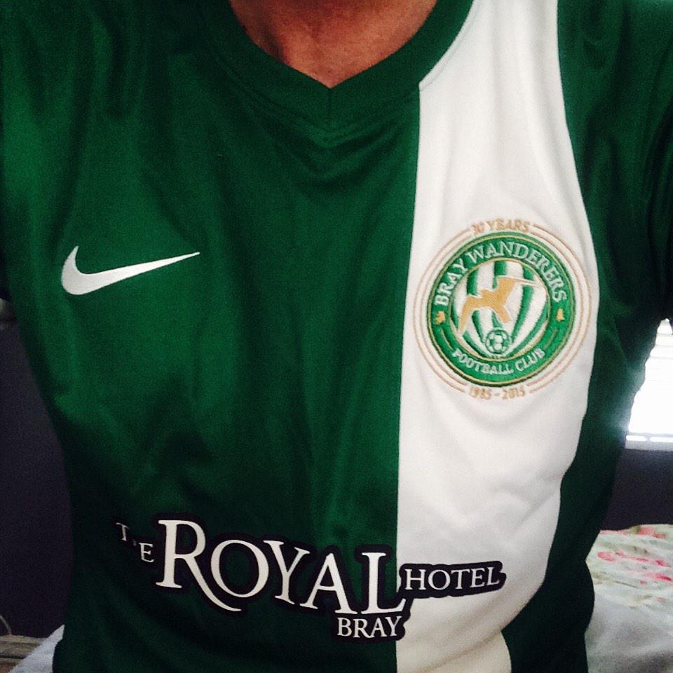 DecPierce's tweet photo. Off to the sunny seaside for the day @BrayWanderers ! #BWFC30 Best of luck today to Alan Mathews and the team http://t.co/v01CECEnut