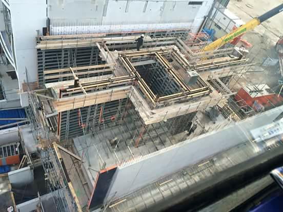 HerkLeon's tweet photo. Gister de wanden op blok c3 gestort..70m3.
Wanden 5,41 hoog uitgevoerd als schoonwerk. http://t.co/kWcHsffddD