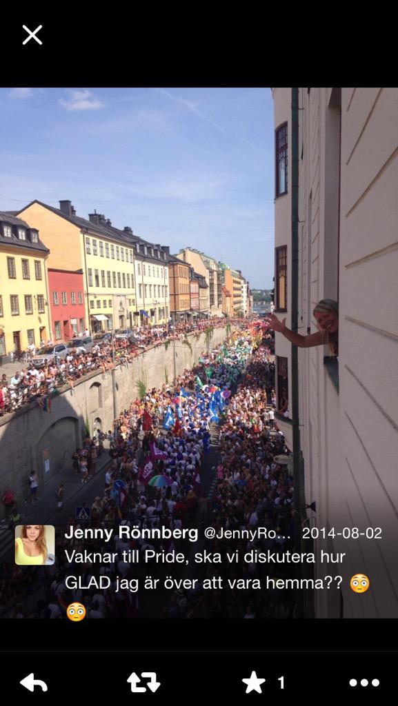 CedergrenCarl's tweet photo. Kollade igenom en Stockholmstjejs bilder och upptäckte att @ebbacedergren och mamma var i bakgrunden..... http://t.co/HQxE1BUyR9