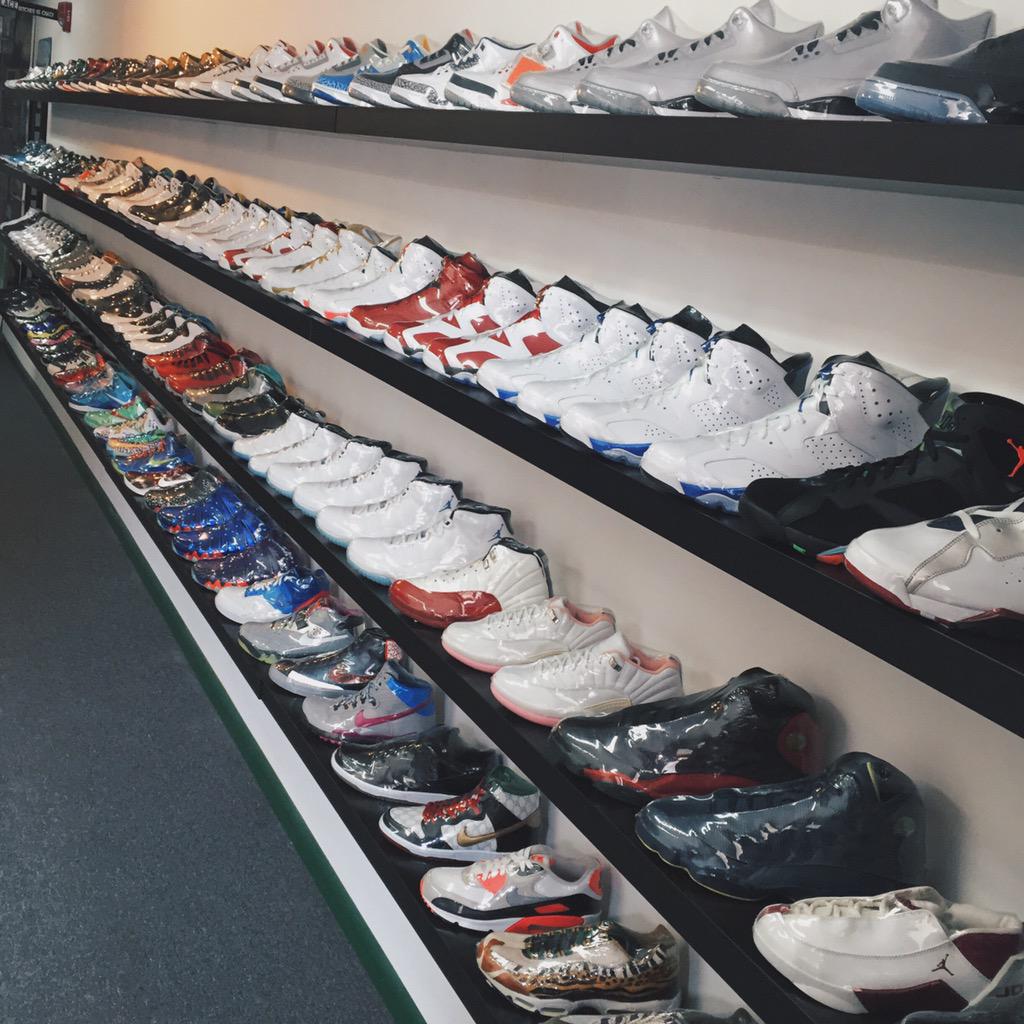 GRIZZLY_UDE's tweet photo. "@Highoffkicks_: From what you can see, whats your favorite pair on the wall?? #HighOffKicks http://t.co/EIodWKE1tF"do the right thing 3's