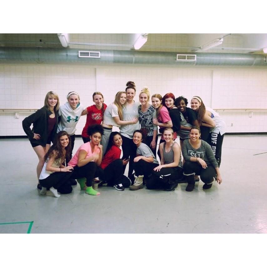 CalUDanceTeam's tweet image. Thank you so much @ashleybet3 for coming back to teach the dance team such an amazing combination! We love you!👯❤️