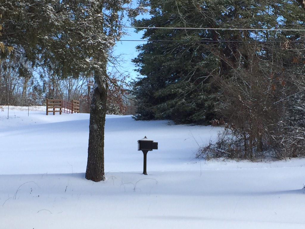 TiffanyReel's tweet photo. Our snow! #cold #snow http://t.co/gu2Eald0oG
