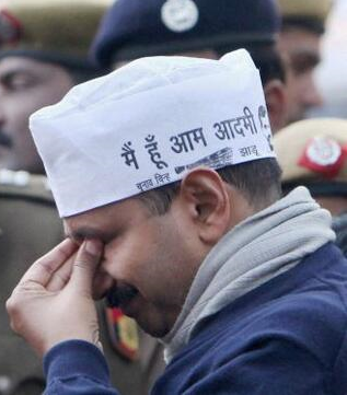 CrimeMasterV2's tweet photo. RT for crocodile, fav for Kejriwal #KejriwalCrying http://t.co/eEG5YCuOyT