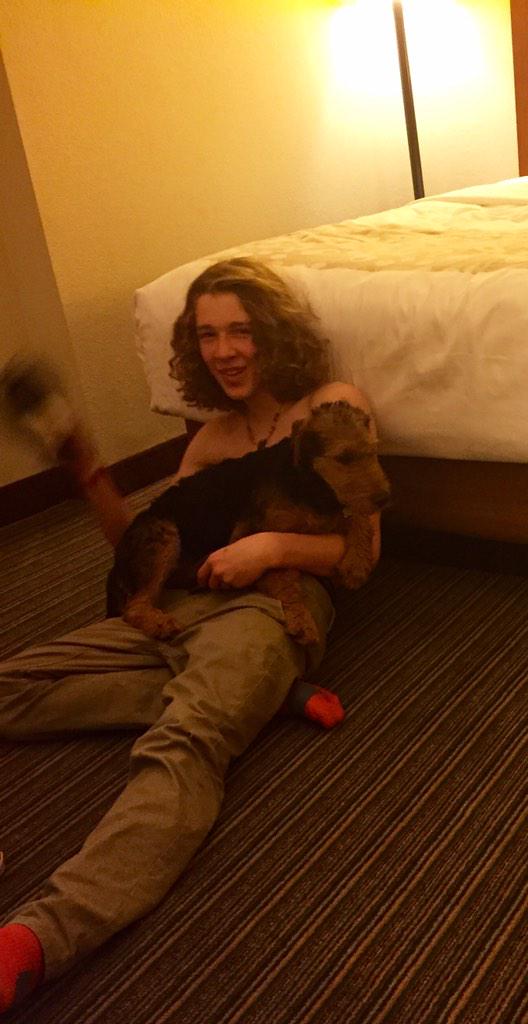 TiffanyReel's tweet photo. Crazy Monday Night with a Crazy Puppy! http://t.co/218dEJdf67