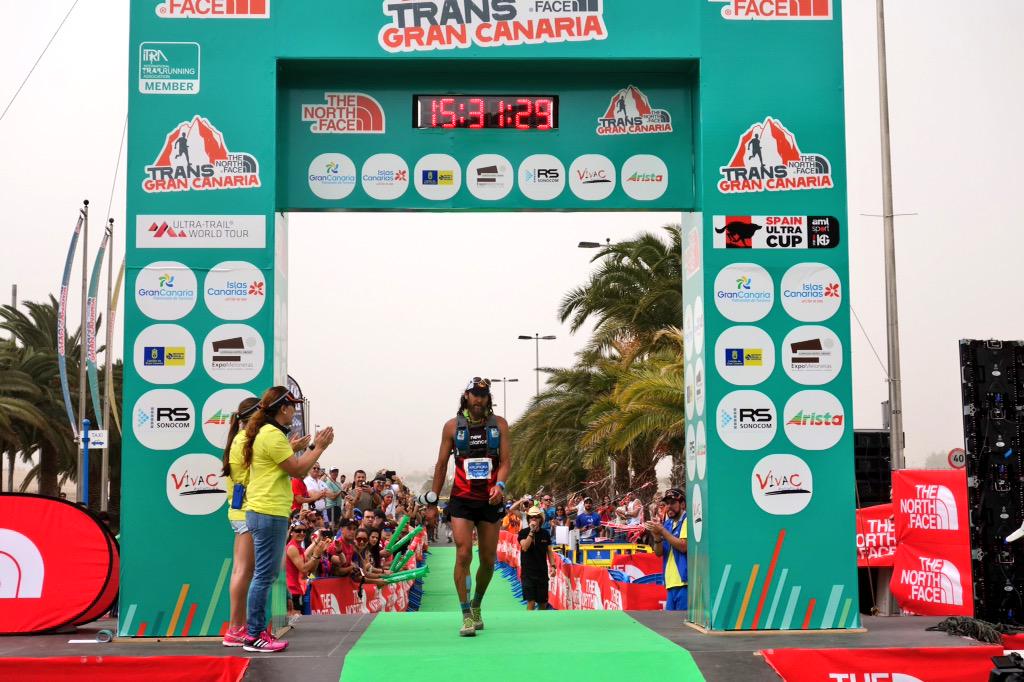 iRunFar's tweet photo. Anton Krupicka (@NewBalance/@BUFF_ES) is sixth at the 2015 TNF Transgrancanaria in 15:31:29. #TransGC http://t.co/C4UA7HG9lV