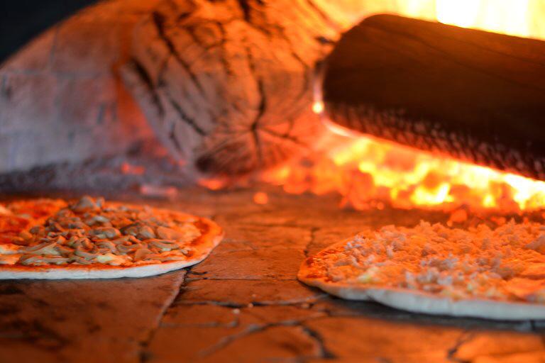 Tienes hambre???? La pizza es el mejor amigo del Hambre! Ven a Chicho'S Pizza!