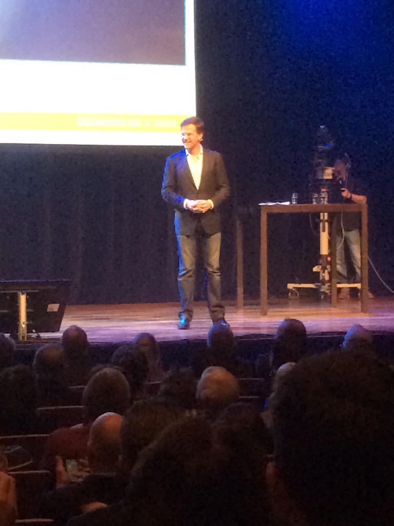Karel_d_G's tweet photo. MinPres Mark Rutte vanmiddag op bezoek bij de Overijsselse en Gelderse LTO-boeren. Met mooie complimenten. http://t.co/zleoMMdVjV