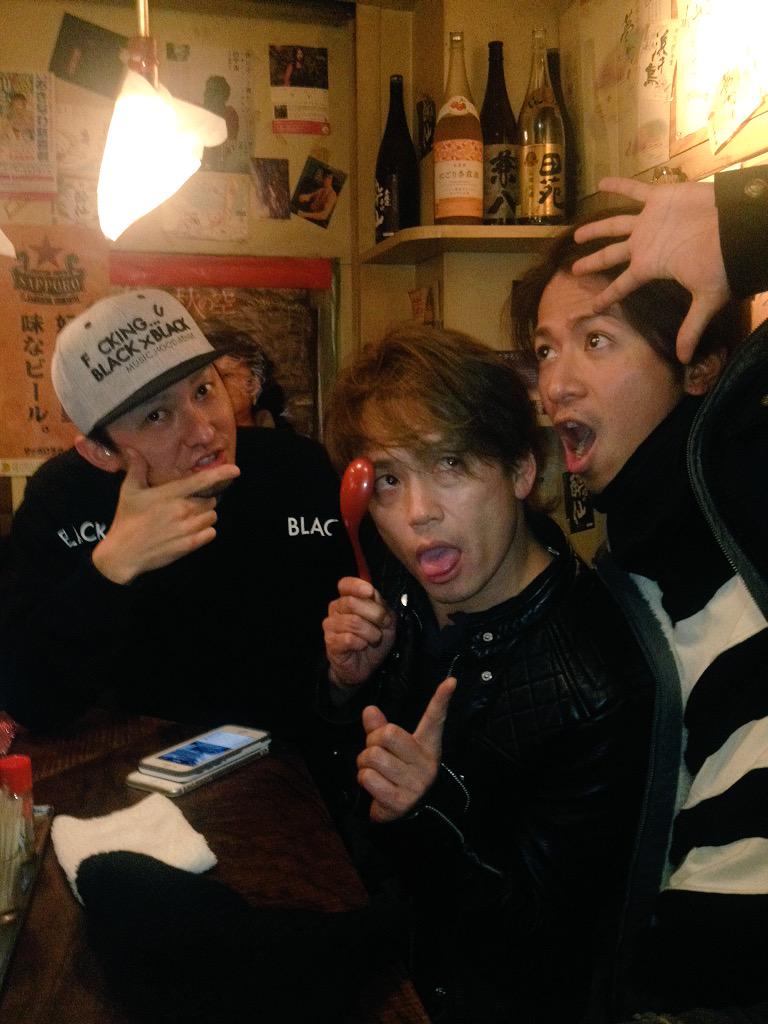 Y_YUTAbot's tweet image. この3人で誕生日迎えましたー♪( ´θ｀)ノ

34歳になったけど特にこれと言ってないですwww

いつも通り笑顔で生きていきますー☆

#4BLOCKS 

2015.3.8