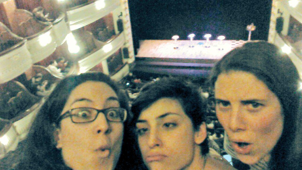 indieoutsider's tweet photo. Muy grandes @ILUSTRESignoran #podriamos repetir @22_leti @alimora_ http://t.co/nvGg7pQmkj