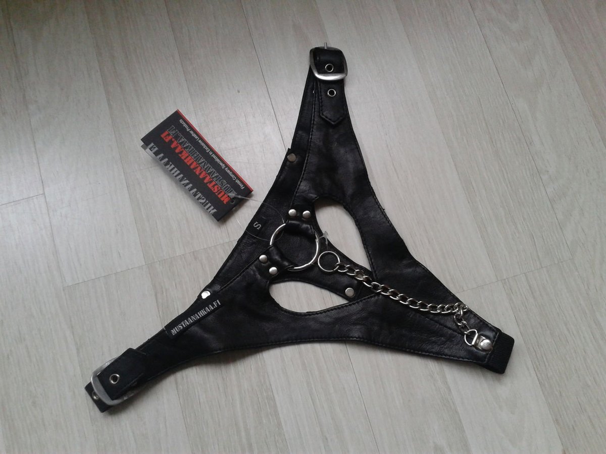 Nahkafoorumi's tweet image. Miesten ja naisten nahkaisia alusvaatteita nyt valikoimissa. nahkafoorumi.com/uusia-nahkaalu… #nahka #stringit