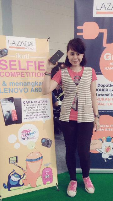 faraquind's tweet photo. Liat pameran di JCC, mampir ke stand Lazada, terus selfie with HP keren deh :-D @LazadaID #MauLenovo #MegaBazaar2015 http://t.co/0r4oyathF6