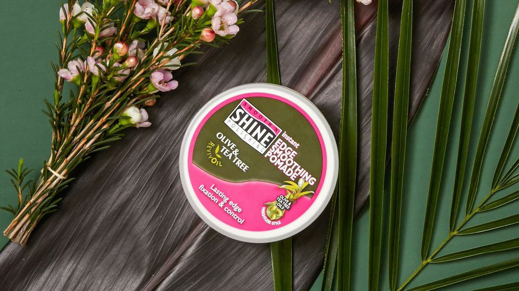 smoothnshineusa's tweet image. SMOOTH 'N SHINE® Edge Smoothing Pomade can get you sleek. Apply to edges and go! #HairCare #RoughEdges