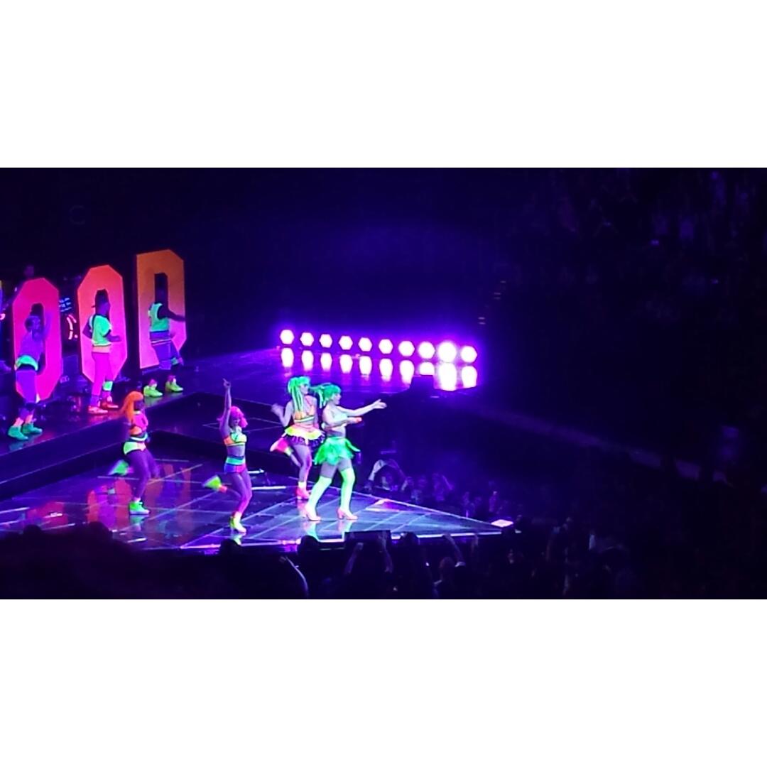 LilithBlando's tweet photo. Saw my queen last Thursday Night 😭 💗  5th march〰 This date will be unforgettable 😻🌴💕 @MichiKatyCat love you 🐯��💖 http://t.co/yCRZCoeBr7