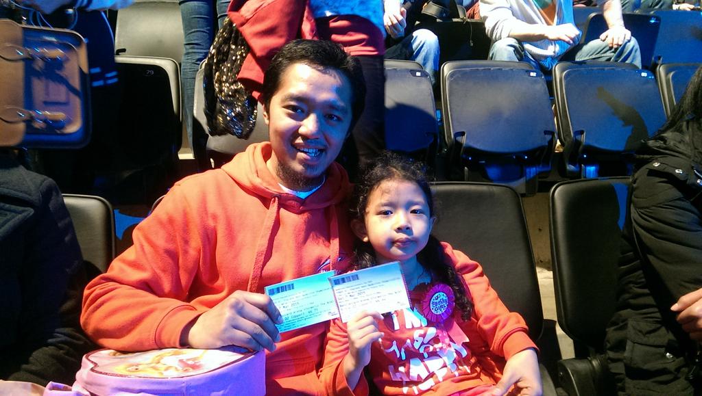 yunset's tweet photo. "@heromorphosis: @YonexAllEngland #yonexallengland http://t.co/GuObawlsRp" birth day girl nabila