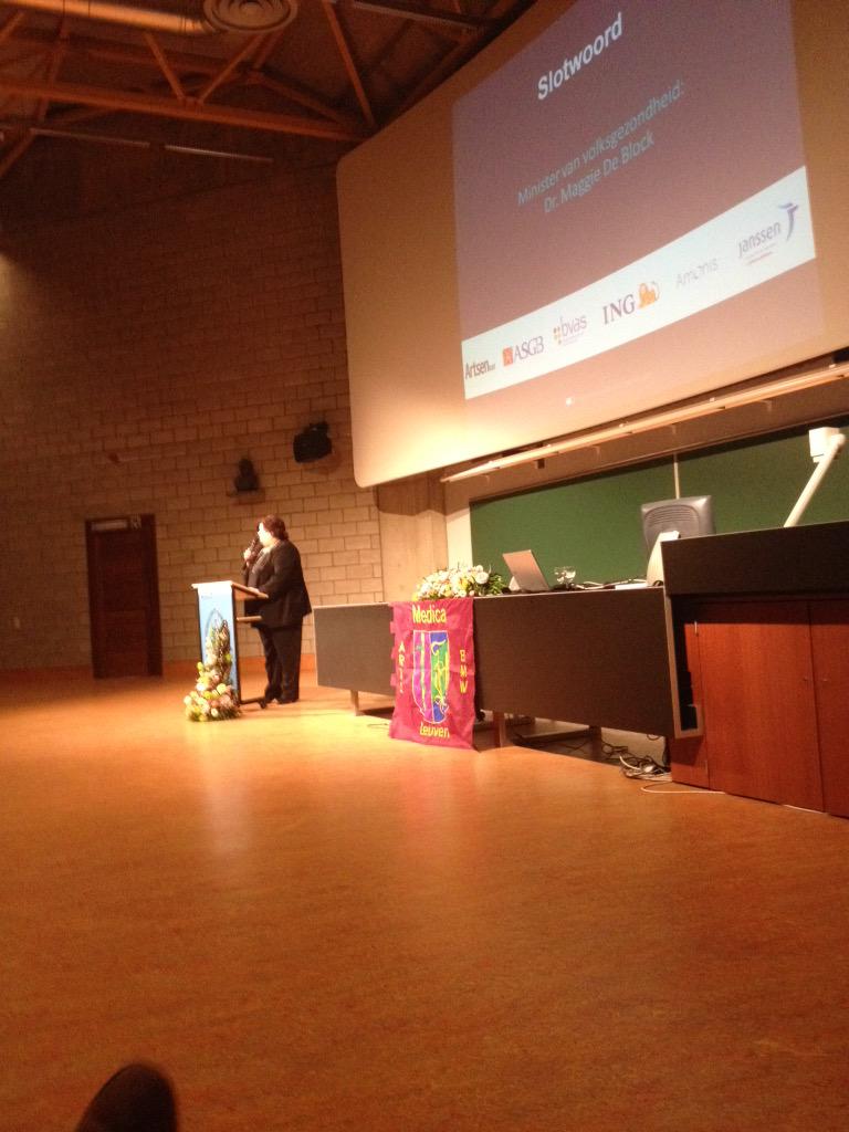 DeArtsVanMorgen's tweet photo. Voor we afsluiten met de receptie, een spetterend slotwoord door @Maggie_DeBlock #ArtsMorgen http://t.co/FTJWf78oiq